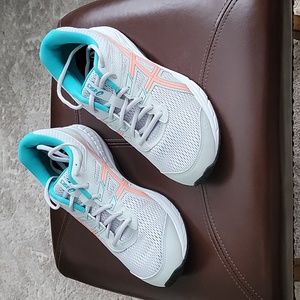 Brand New Asics Gel-Contend 6 Size 11